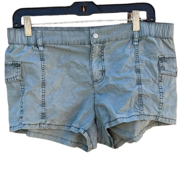 Urban Outfitters women's size 10 light green shorts - Picture 1 of 3